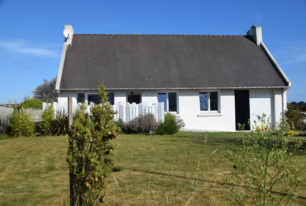 Plage a 100 mètres dans maison avec jardin clos