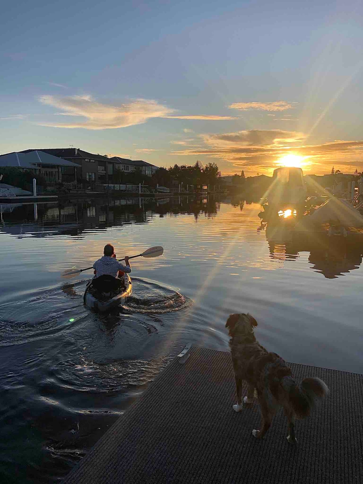 Pet Friendly & Heated Pool - Canal front Home