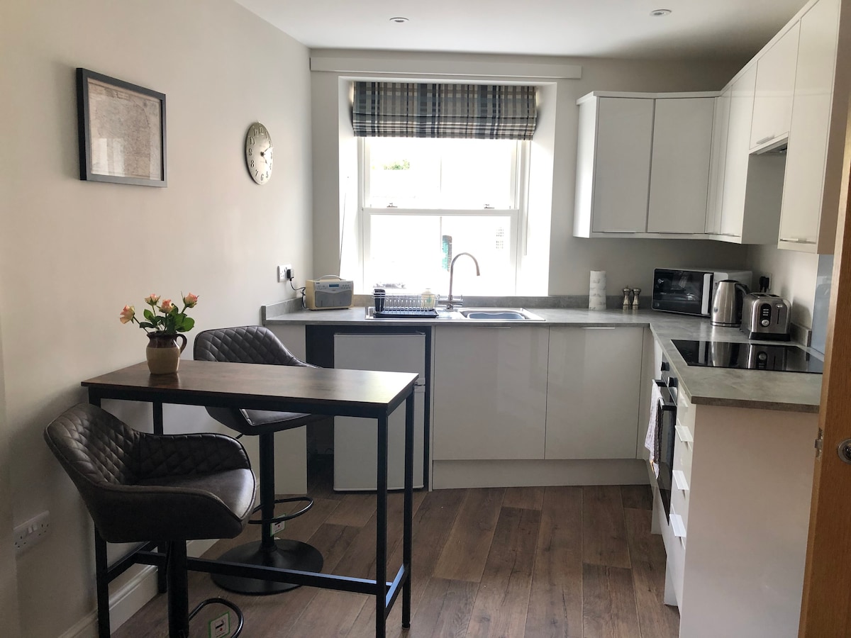 One bedroom apartment #1, in the heart of Settle