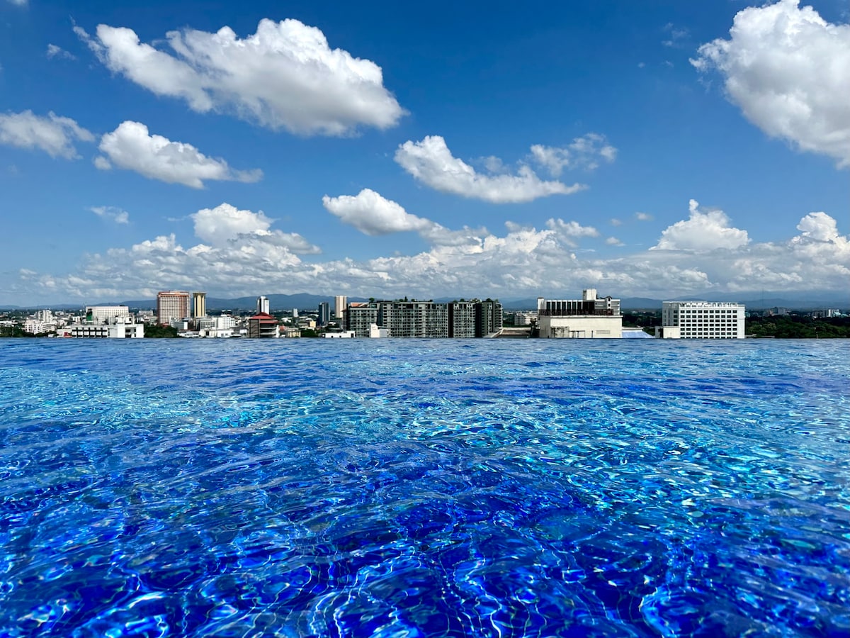 Astra sky river无边空中泳池奢华温馨97平方大三卧大床房网红公寓素贴山景家庭套房