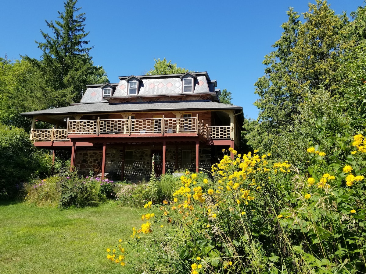 The Cornu Farmhouse (Waterfront)