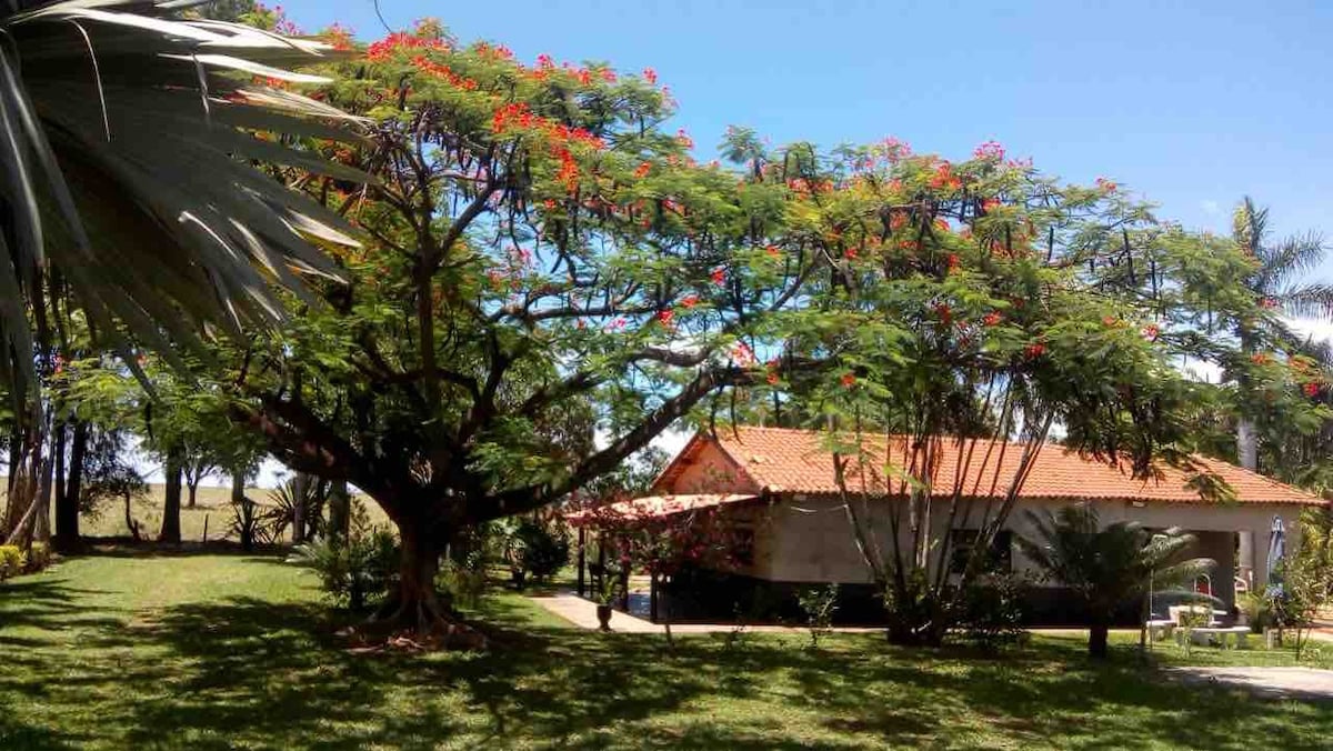 Casa de campo agradável com piscina(Penápolis- Sp)