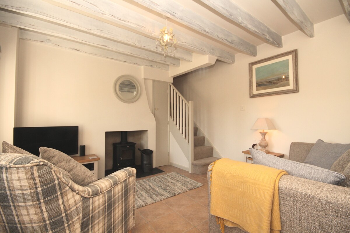 North Norfolk coastal period cottage with parking