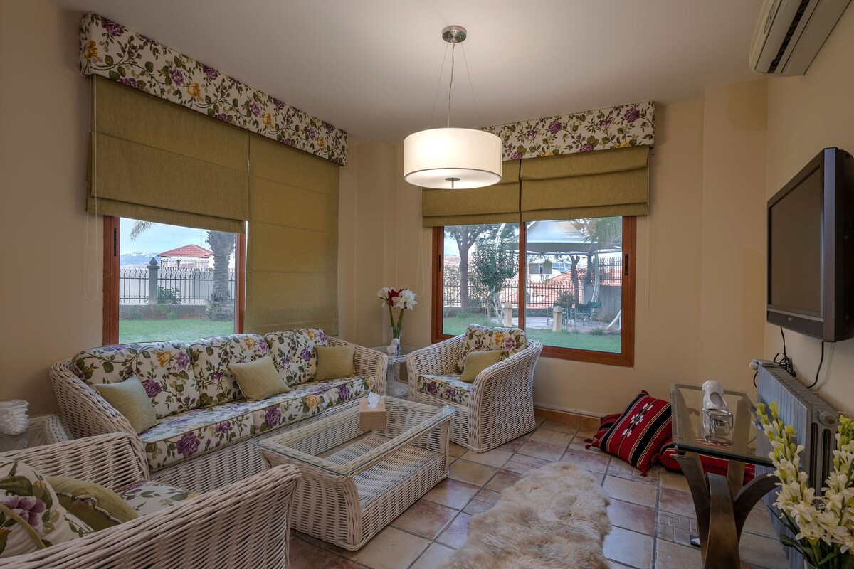 Bedroom Apartment with Garden in a Villa, Saida