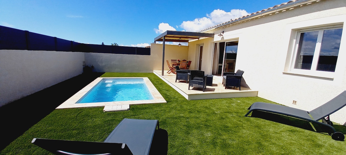 Villa neuve piscine chauffée dès avril en Lubéron