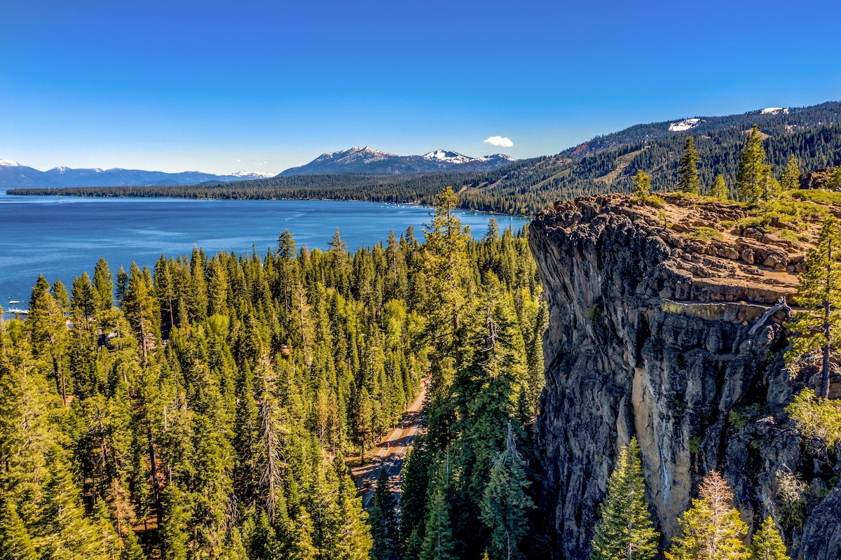 Escape to the Eagle Rock Lodge. Hot Tub- Beach