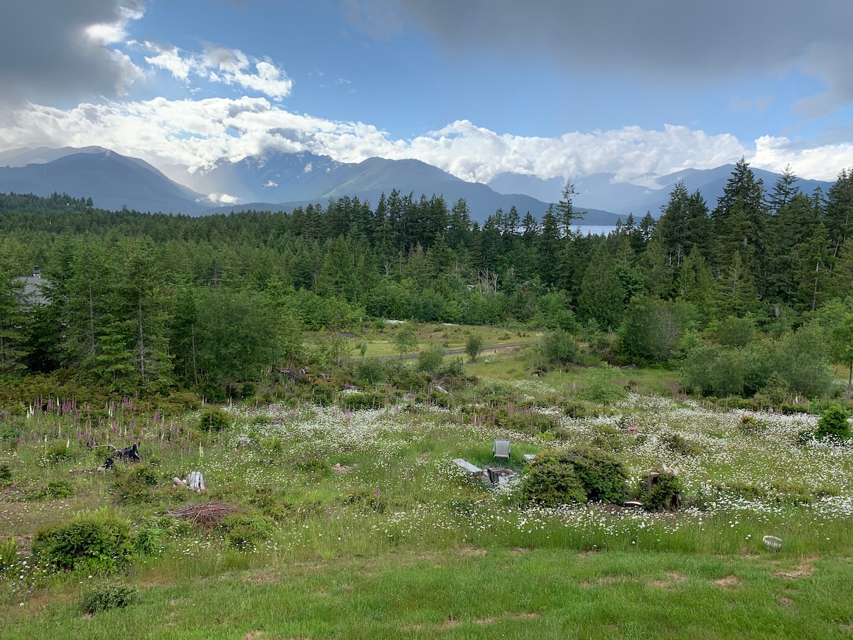 带私人楼层和主套房的山景/水景