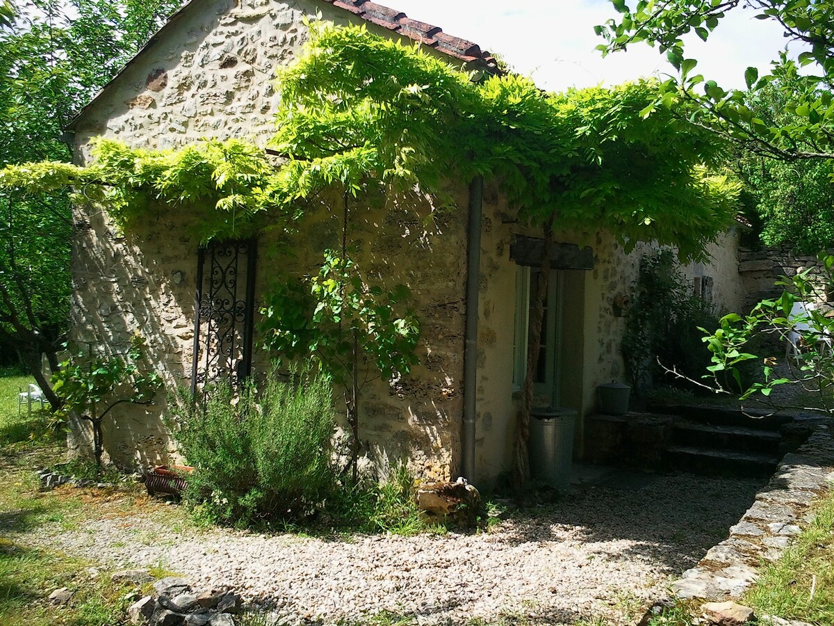 Une petite maison  avec charme en plein campagne