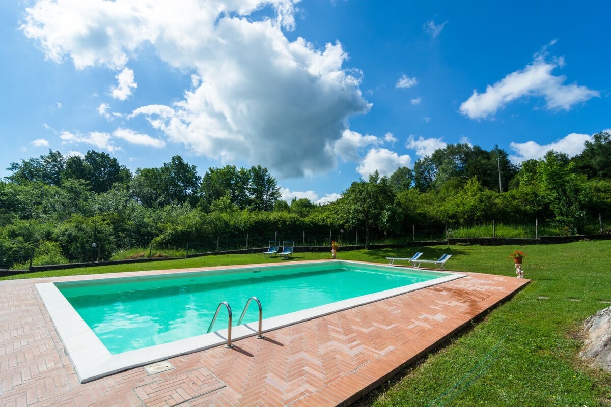 Stone villa with pool & garden Vacavilla Exclusive