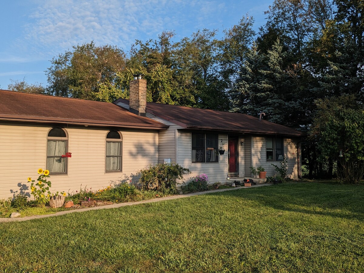 Hidden Hill Farm Bungalow: Private Unit & Bathroom