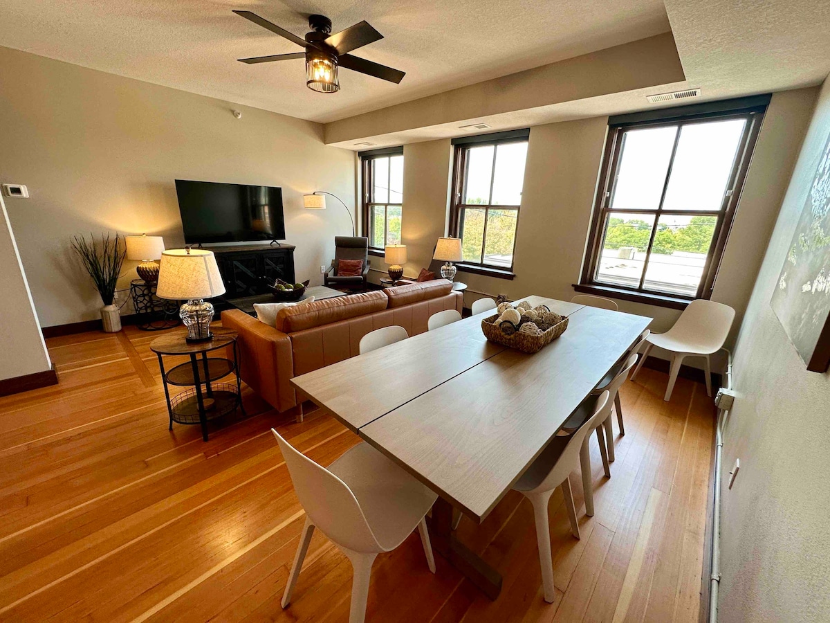 Modern Loft in Historic Downtown