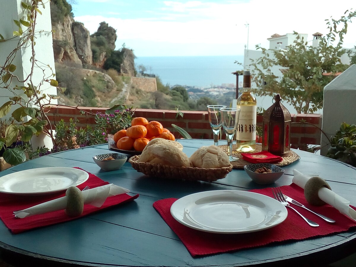 Historic Pueblo: Superb view, terrace, parking.