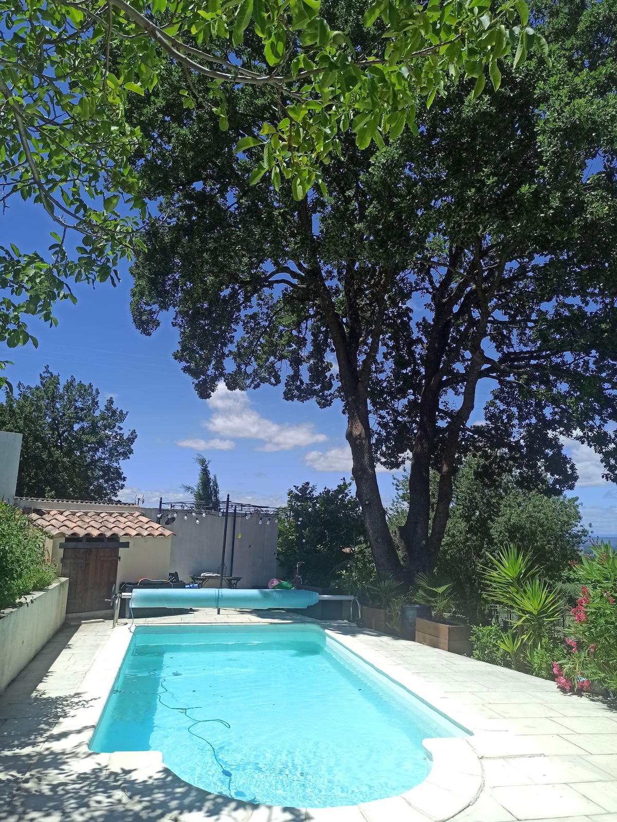 Studio avec piscine au calme