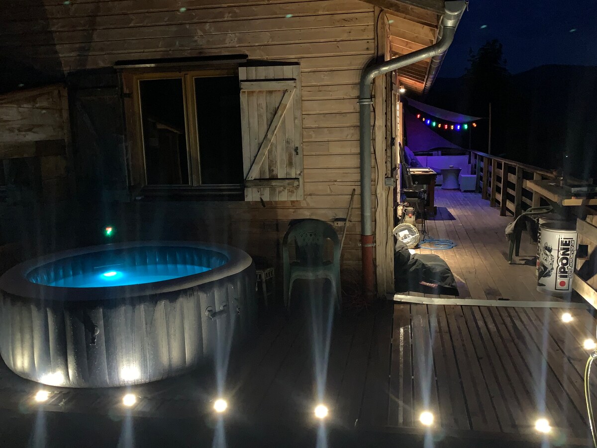 Chalet cosy et jacuzzi au cœur du parc du pilat