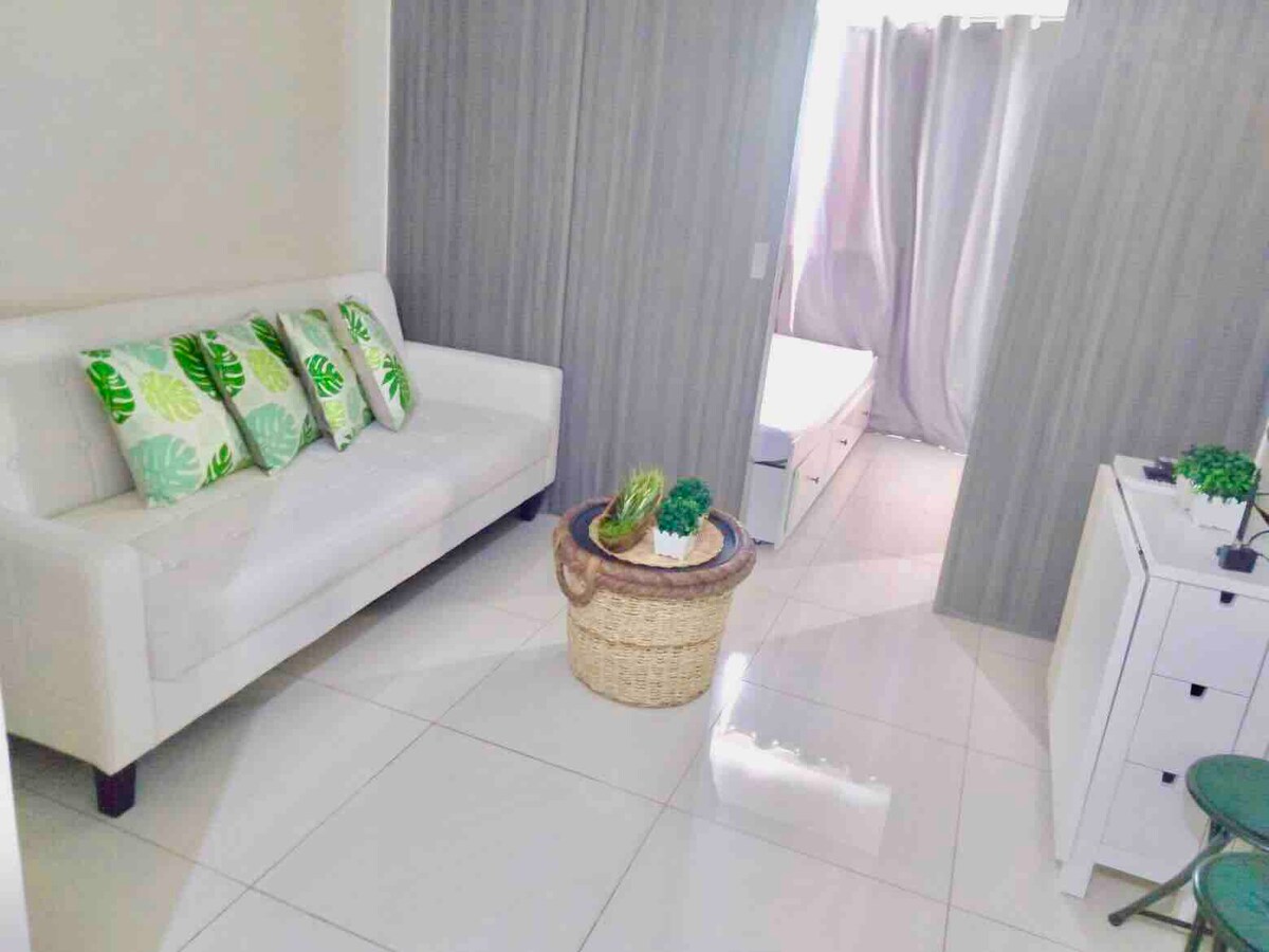 Clean, nice view & convenient condo unit with wifi