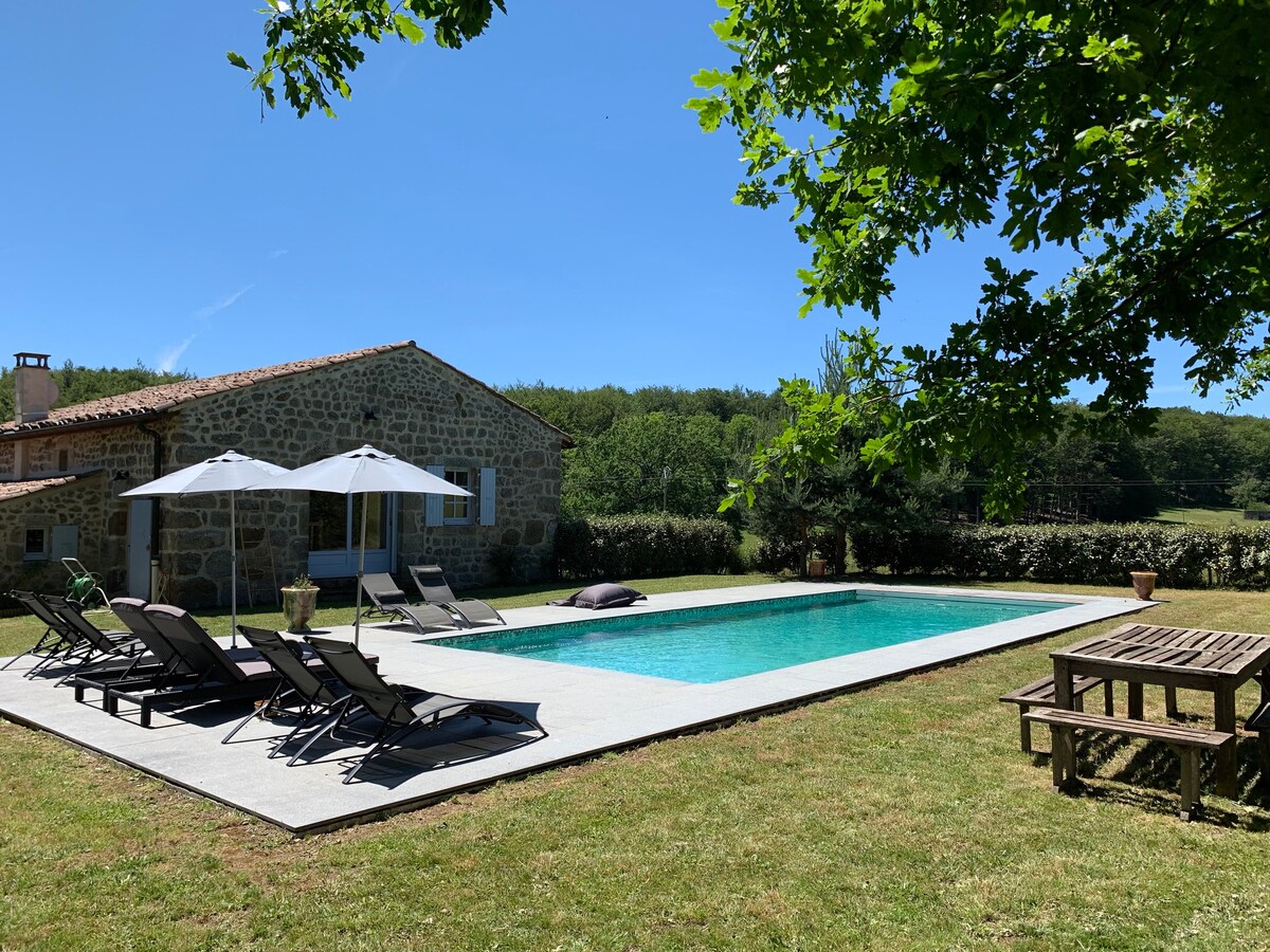 Ferme ardéchoise restaurée avec piscine chauffée