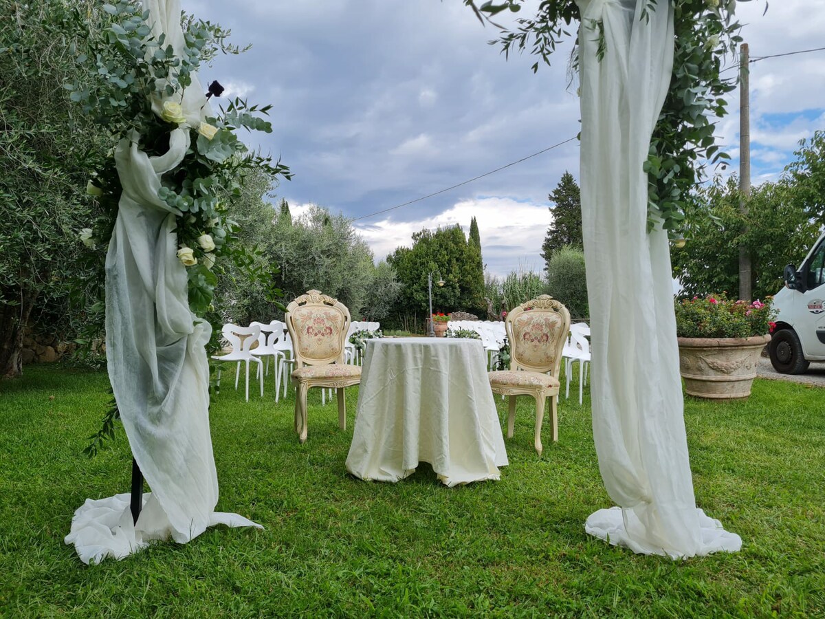 圣加尔加诺附近的婚礼和婚礼活动博尔戈