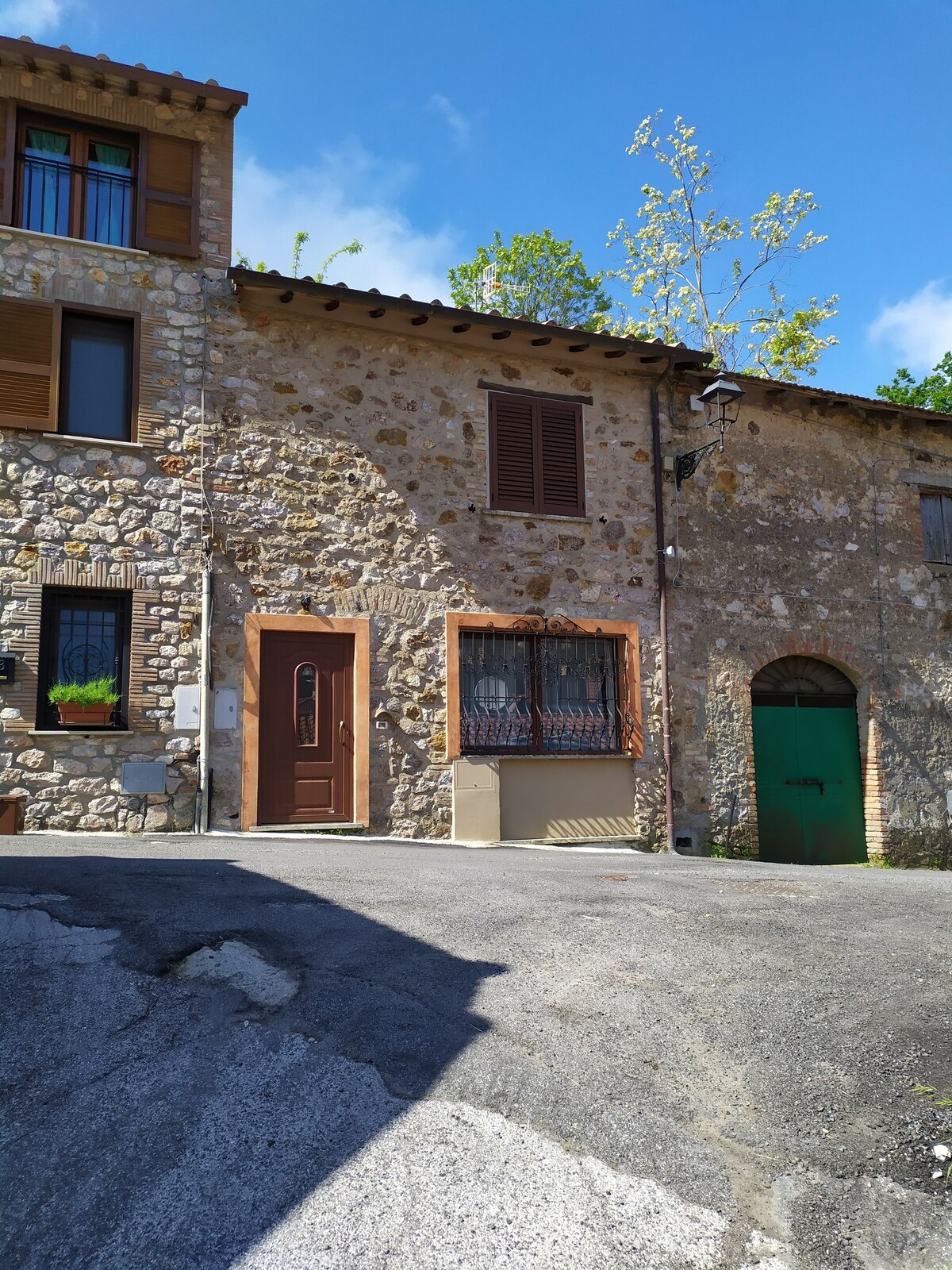 位于托尔法山（ Monti della Tolfa ）的伊特鲁里亚风格民宅