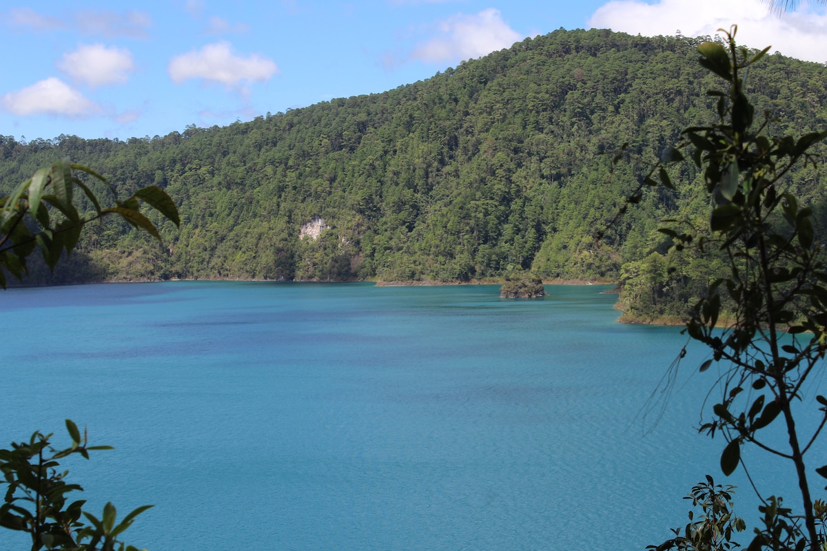 Junkolal, "Pixan" - CABAÑA FRENTE AL LAGO