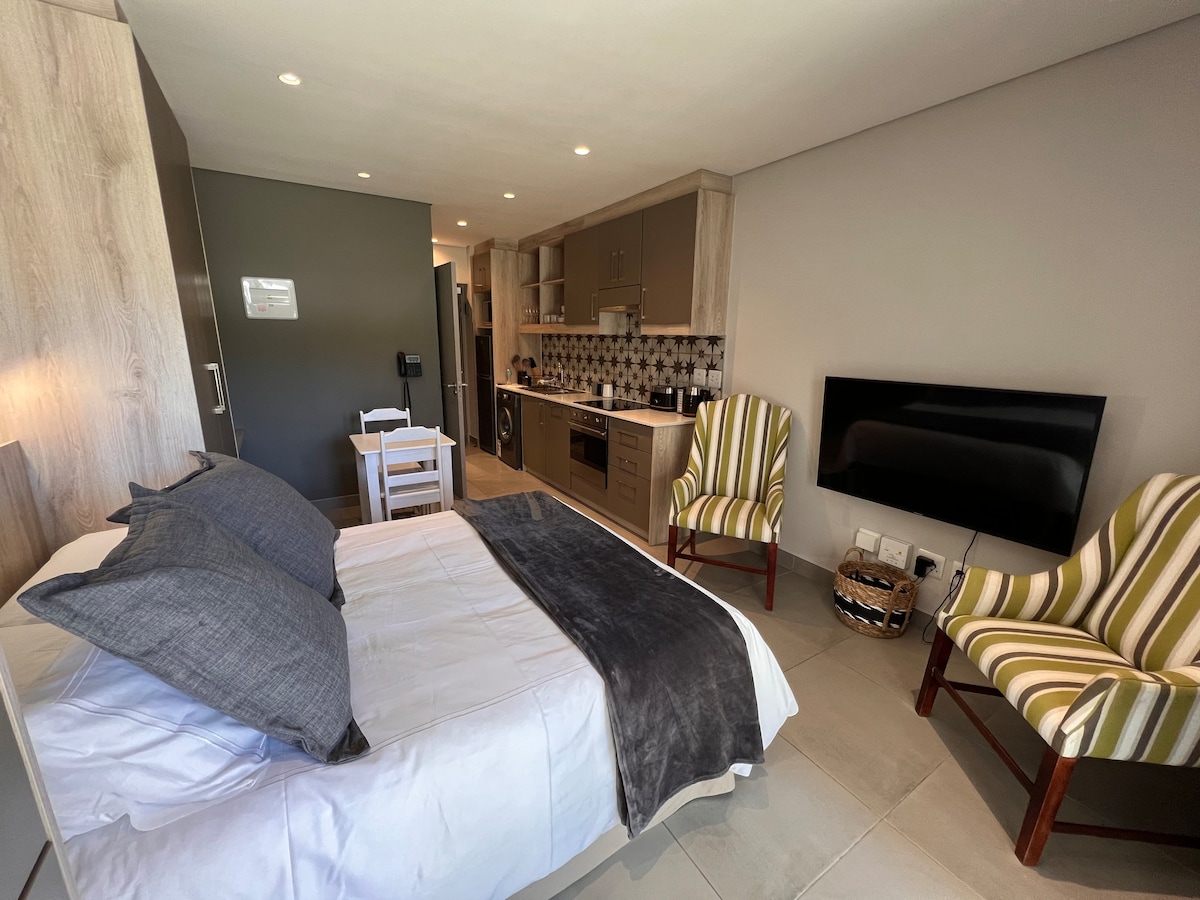 Stylish Studio Stellenbosch, Rooftop Pool