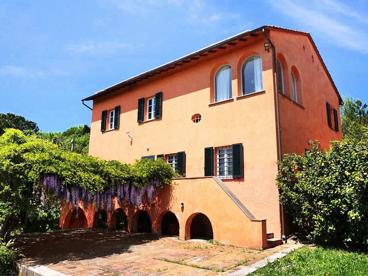 Poggio la Fioraia, Old Farmer's House