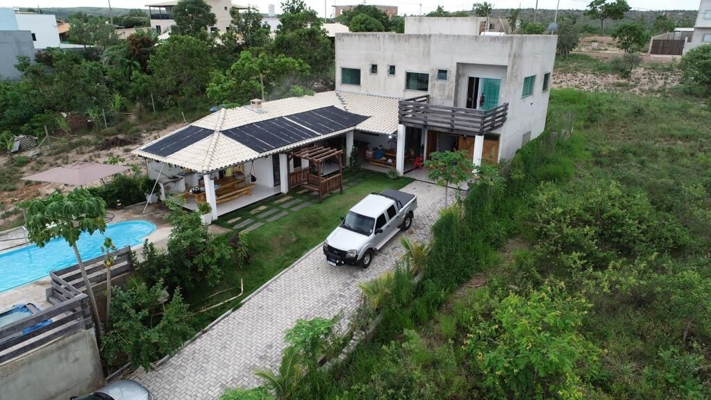 Casa com piscina aquecida com vista para represa.