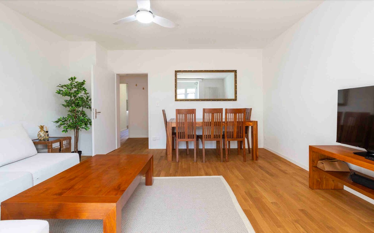 Central Location: Spacious 2-BR Apartment (2B)