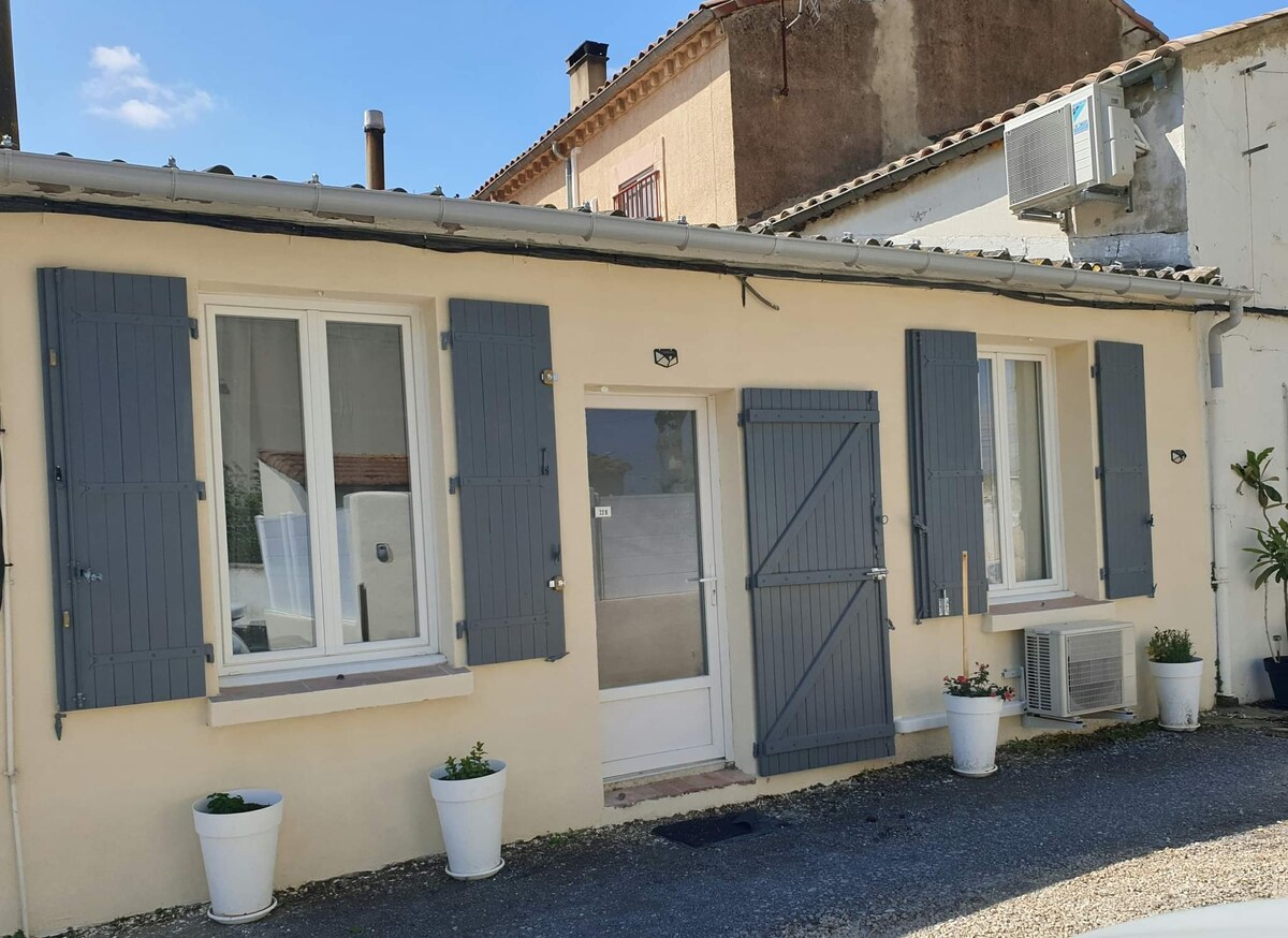 Chez Mimo : Maisonnette, parking, terrasse