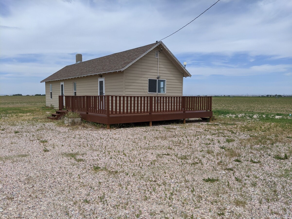 Cottage with beautiful views of Western Nebraska