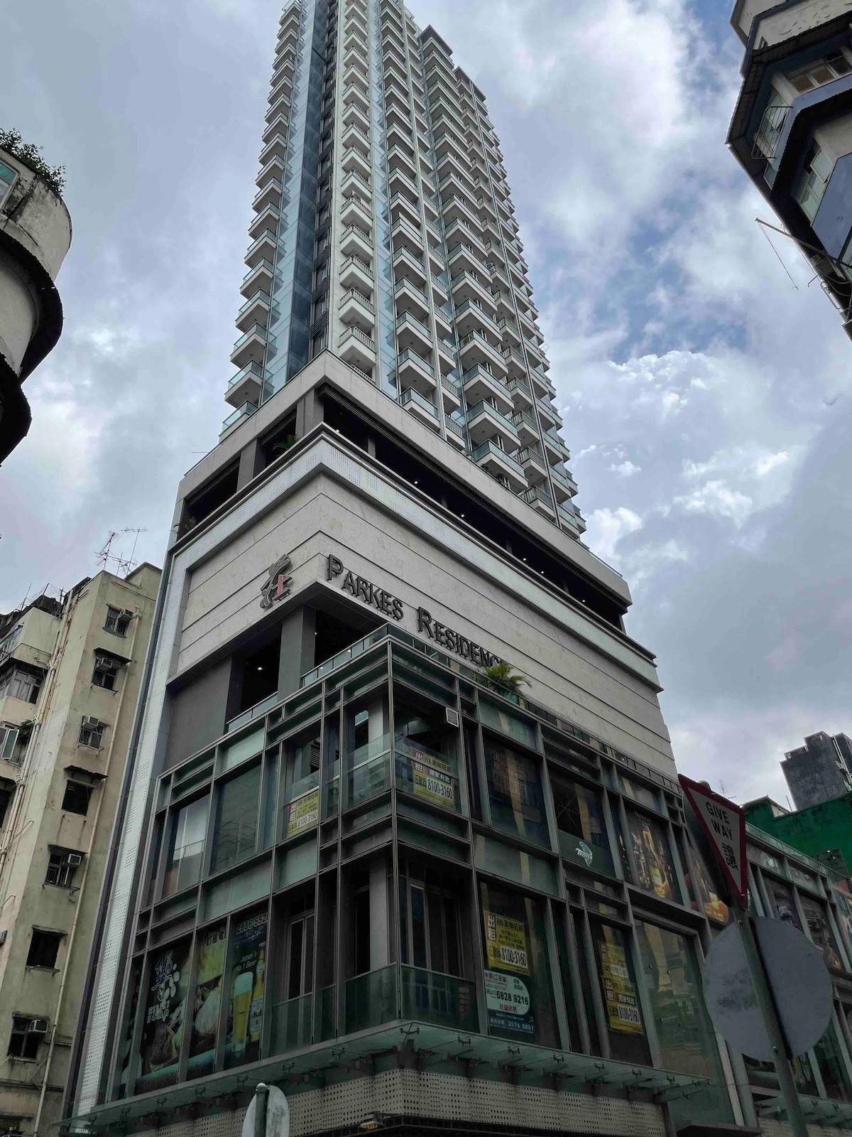 酒店式住宅 有露台 高樓層 3分鐘到佐敦Mtr Kolwoon Hong Kong