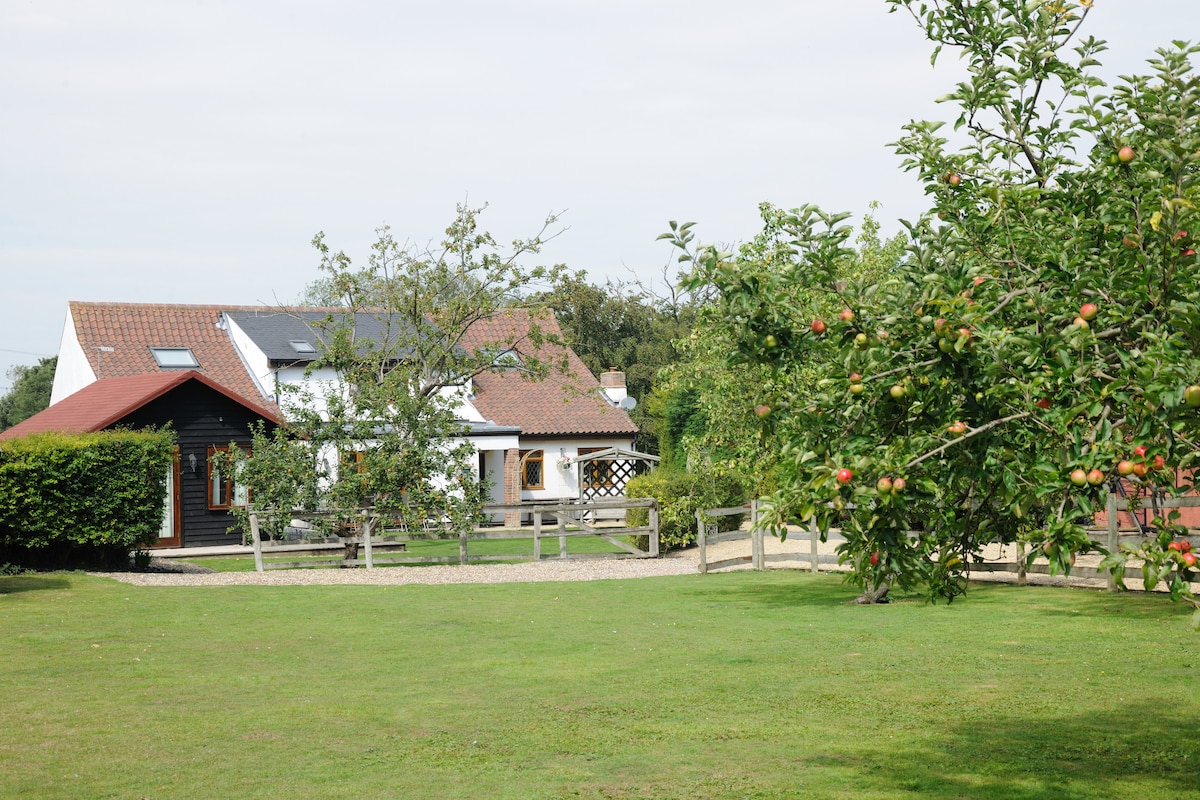 Entire home, Near Cambridge UK,  Countryside, Pets