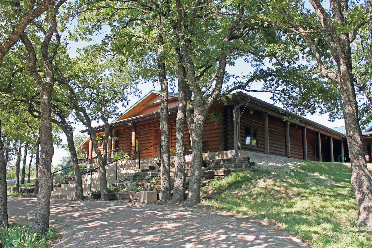 The Lodge at Red River Breaks