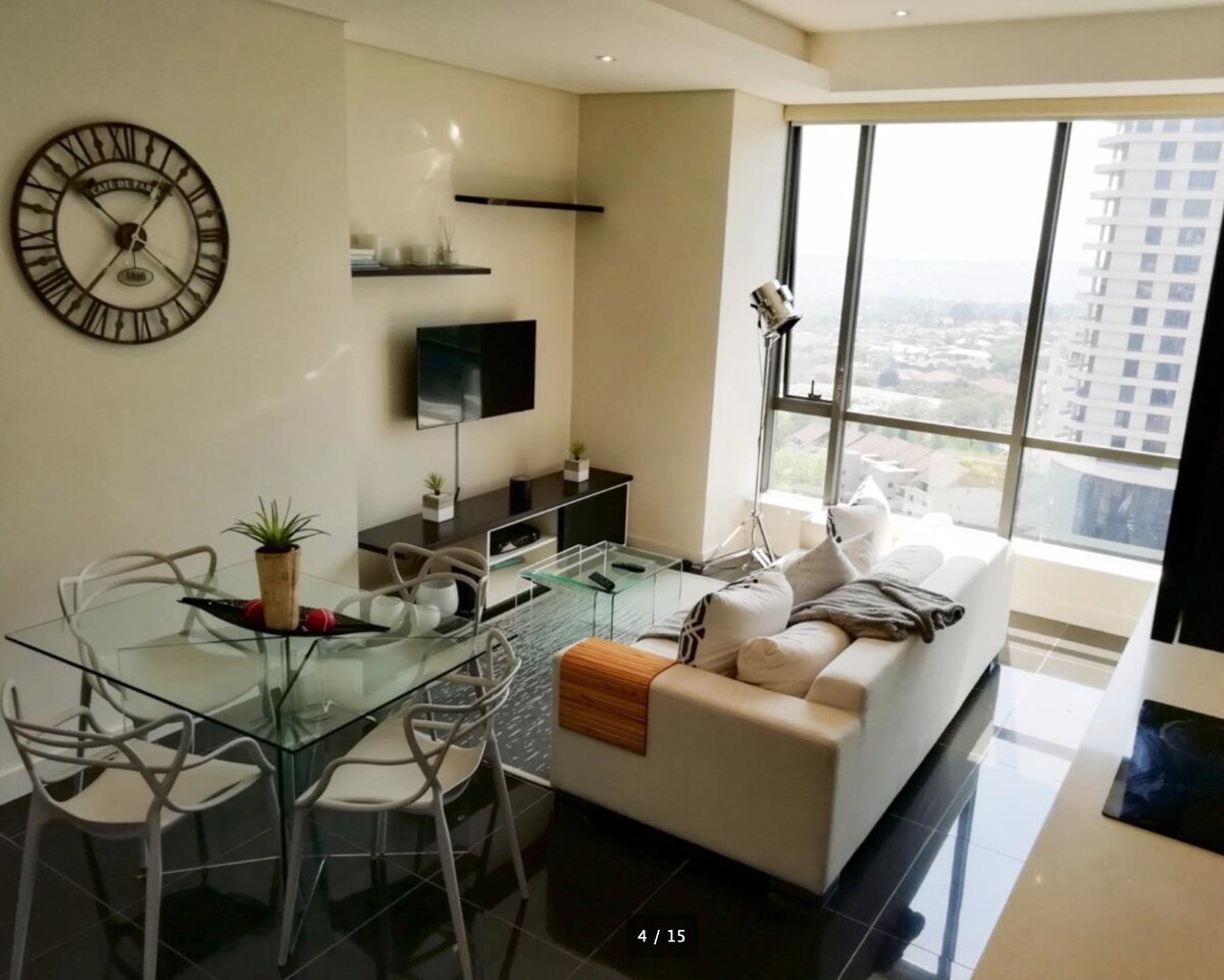 桑顿斯凯公寓（ Sandton Skye Apartment ） 1103