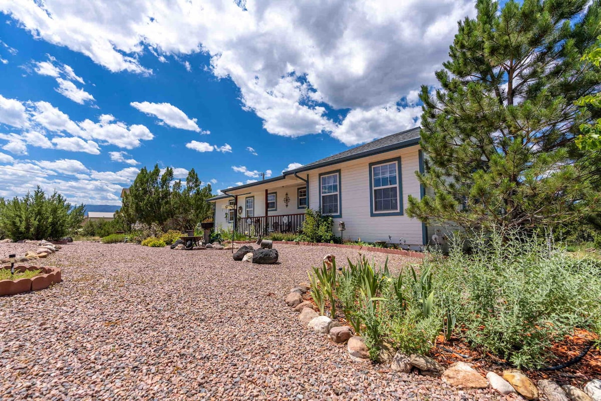 Quiet Rural Home with a View of America's Mountain