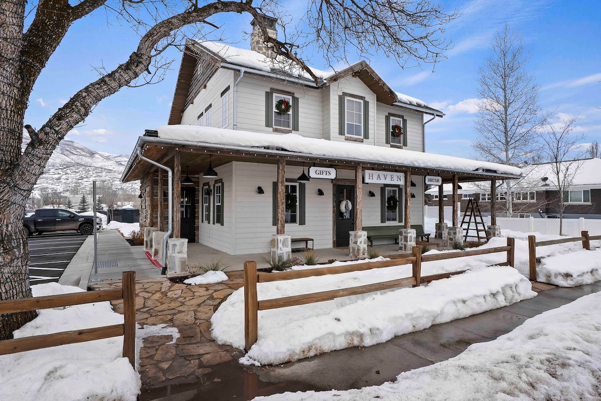 Historic Midway Farmhouse