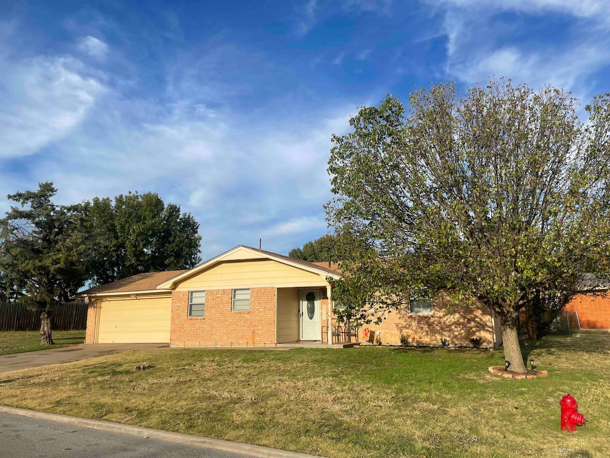 Cozy 3bd Family-friendly Home (10 min to Ft. Sill)
