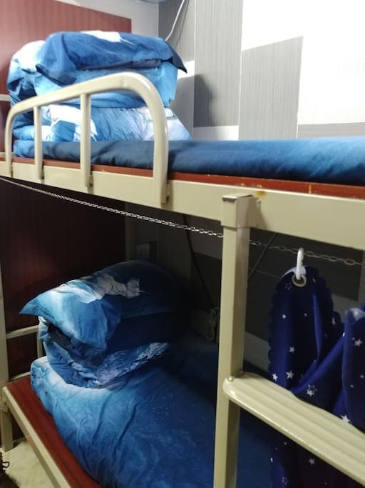female dorm (one bed) 女生宿舍(1個床位)