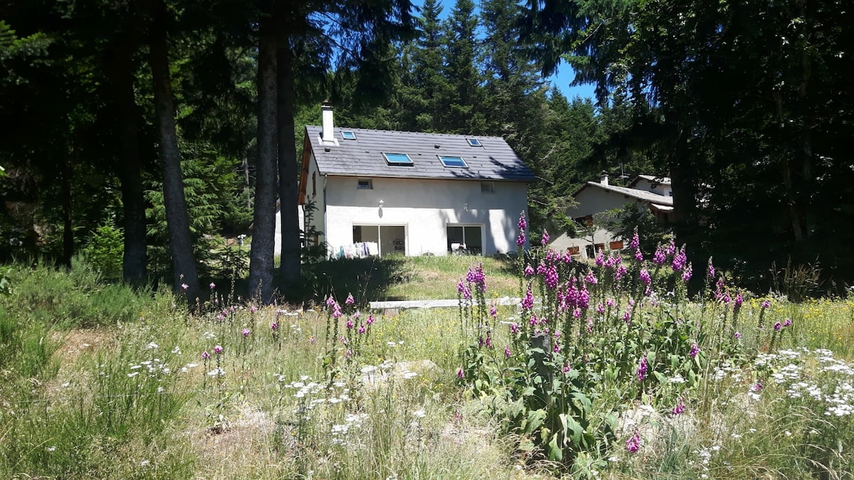 Petite maison au calme avec vue magnifique !