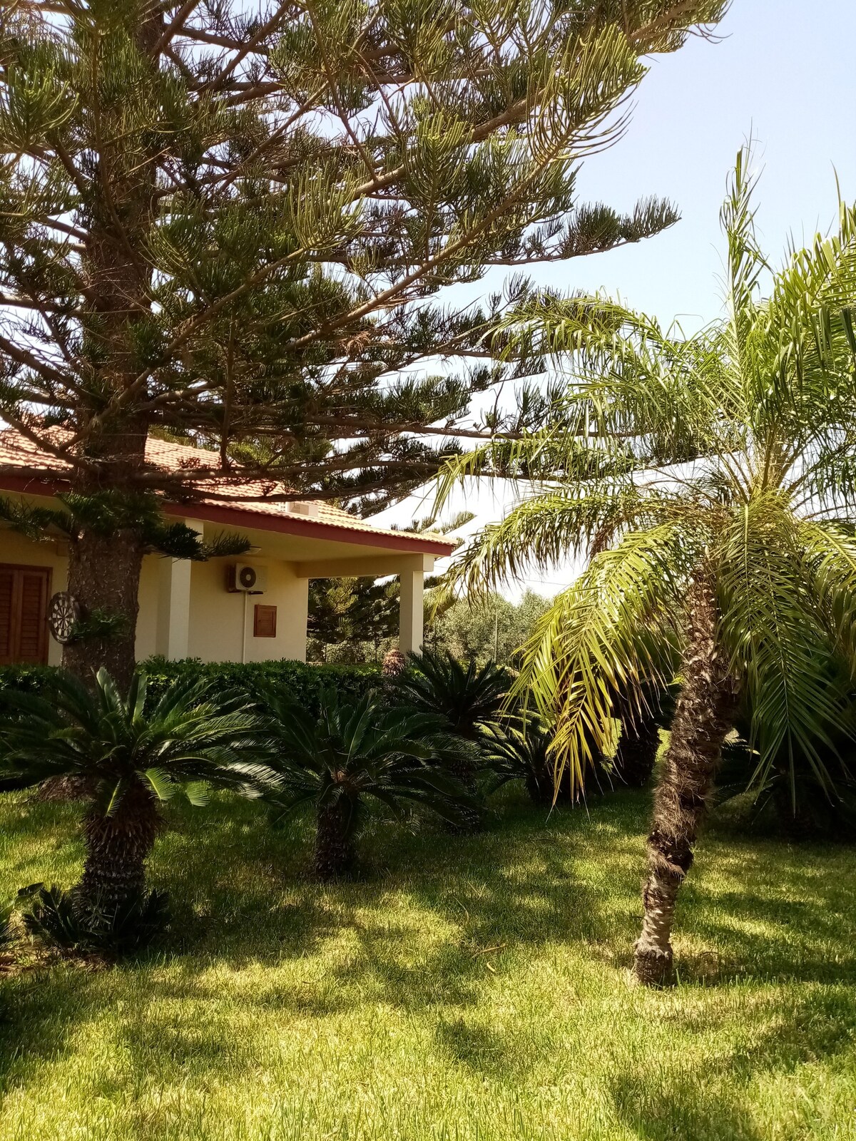 「Villa Ariadduci」，四周环绕着绿植和宁静