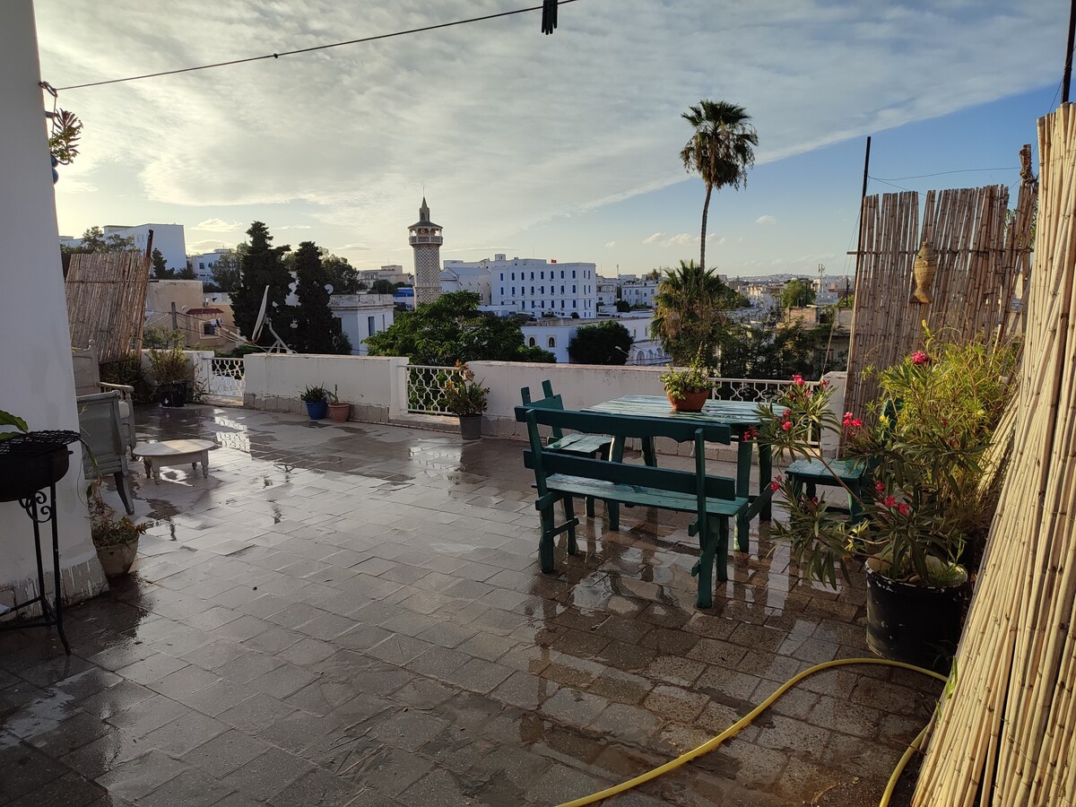 屋顶可欣赏突尼斯的壮丽景色。