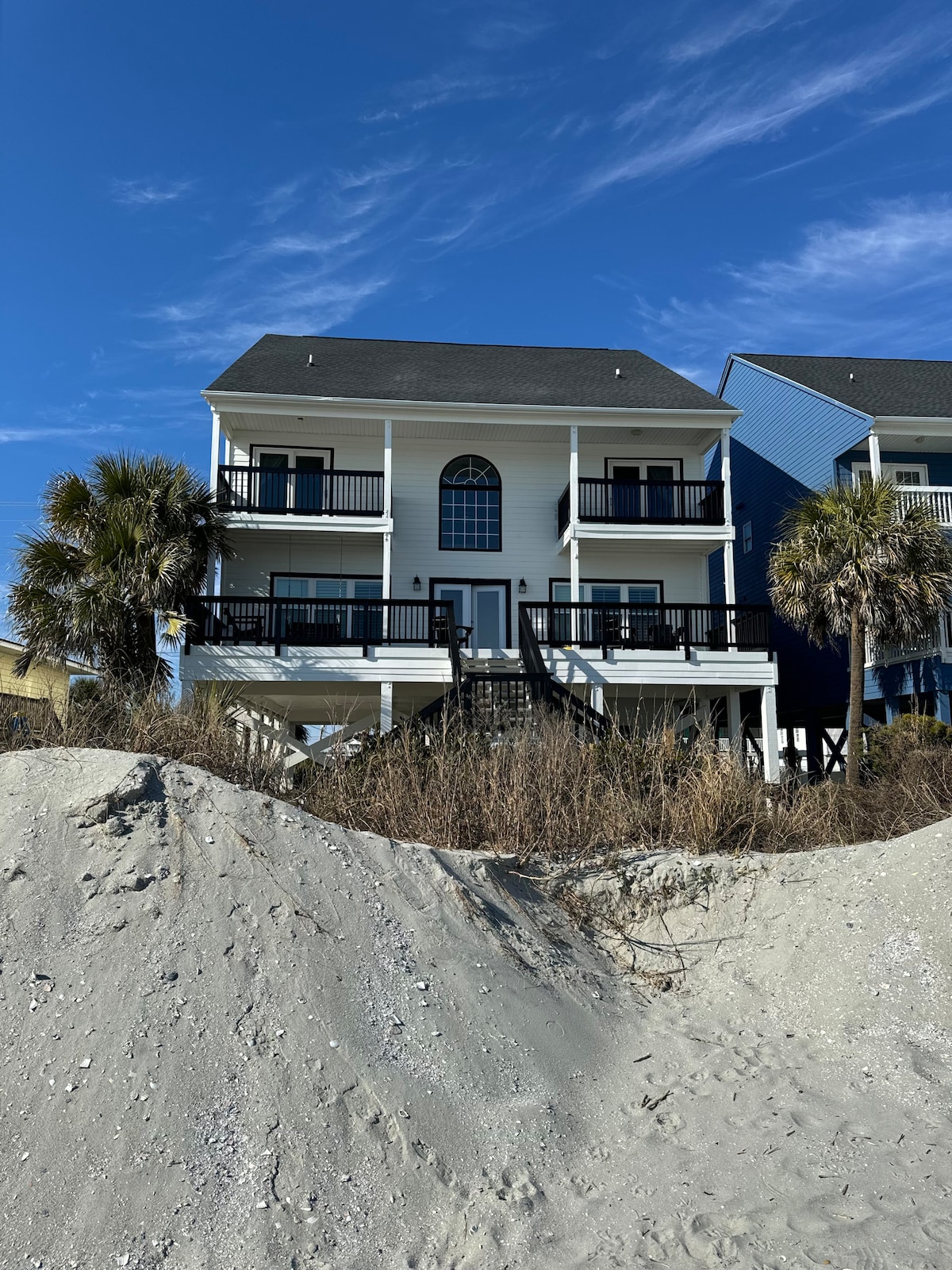 Luxe Beachfront - Sleeps 26