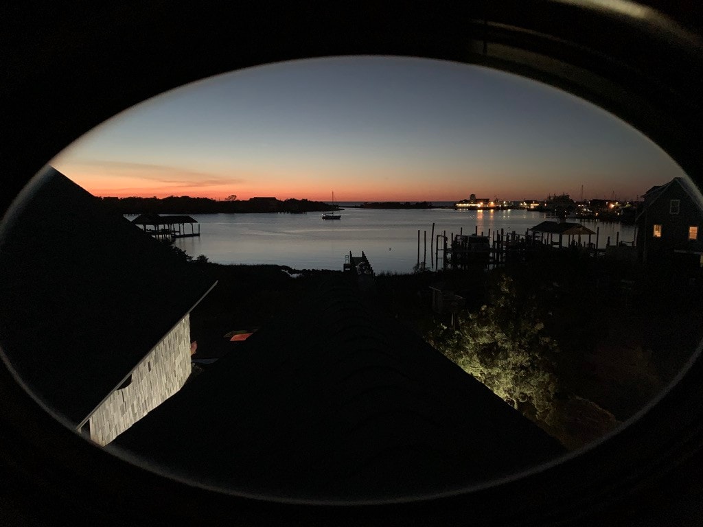 一切都在上面……俯瞰Ocracoke港口的公寓