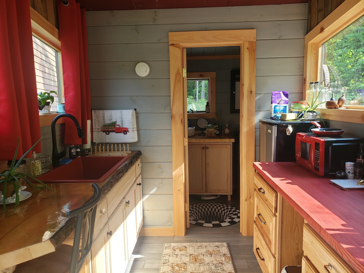 Secluded tiny house resort - DOG FRIENDLY