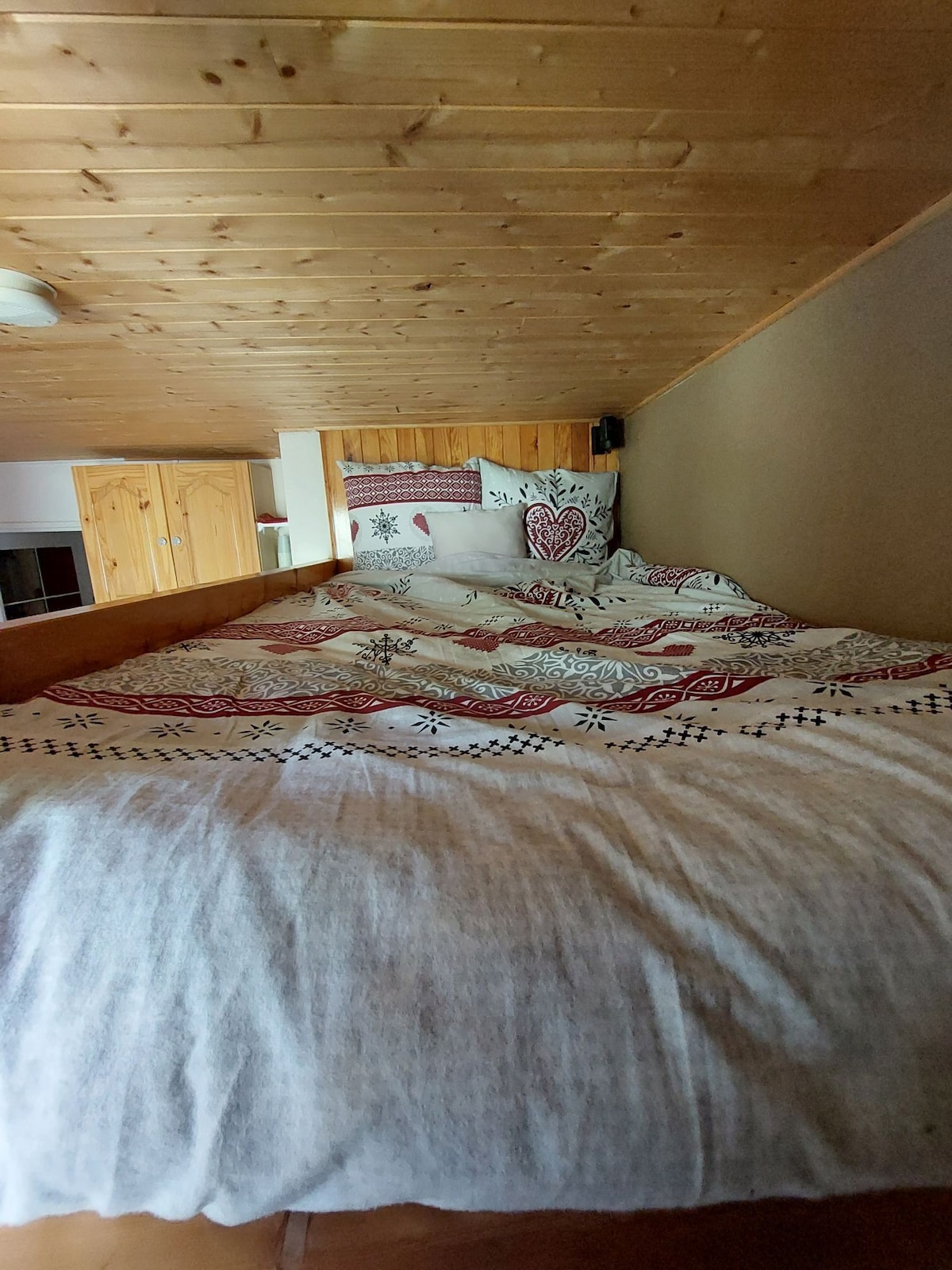 Studio cosy, balcon vue montagnes, parking gratuit