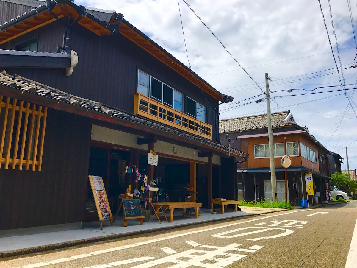 【距离海边1分钟】「辻崎千轩」镇的老式私人住宅「Minpaku Omaruya」，时间可以慢慢流逝