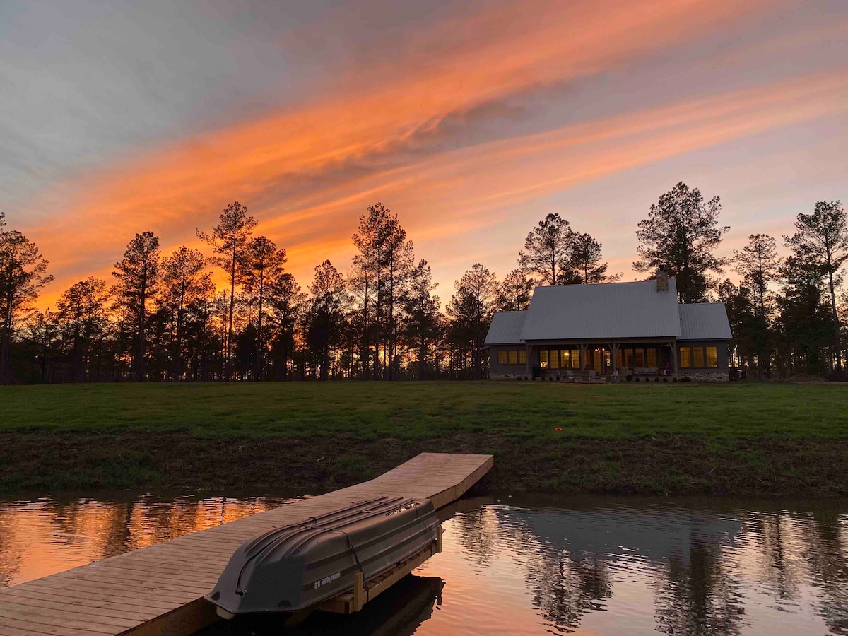 Secluded Luxury Cabin near Auburn