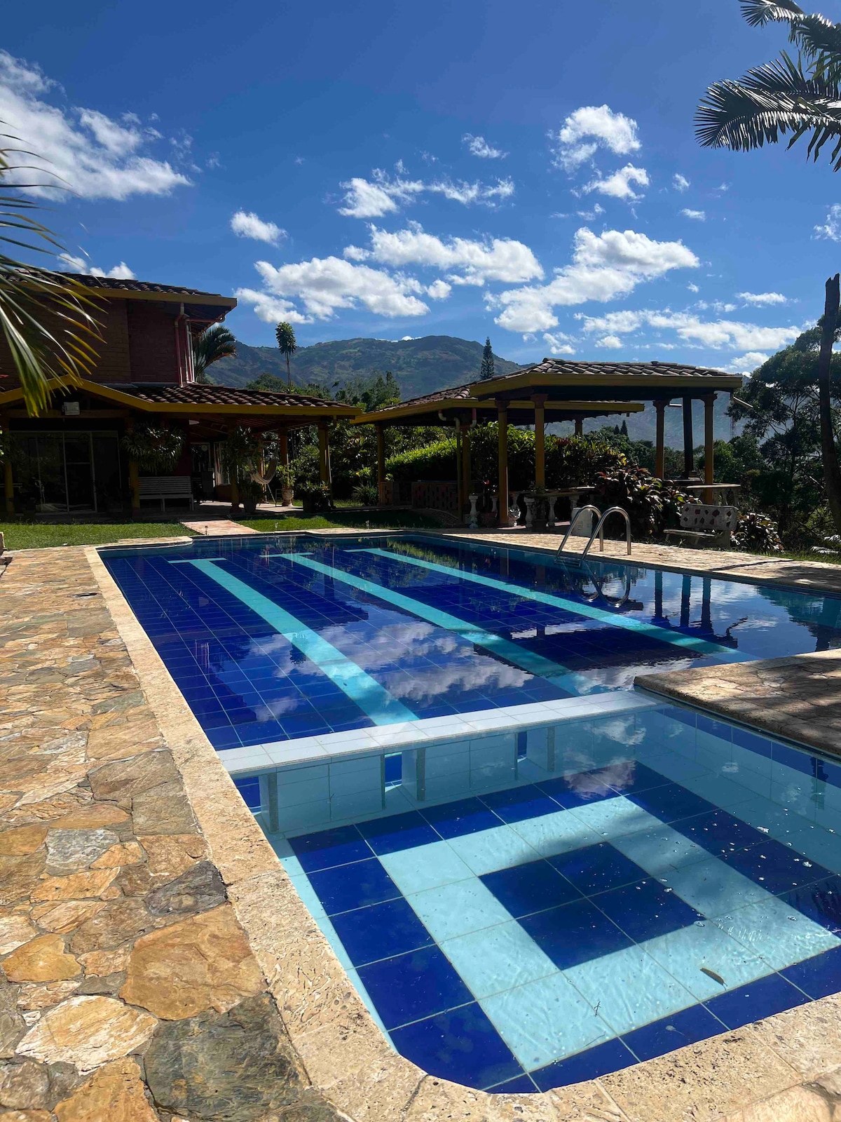 Charming villa near to Medellín Metro and malls