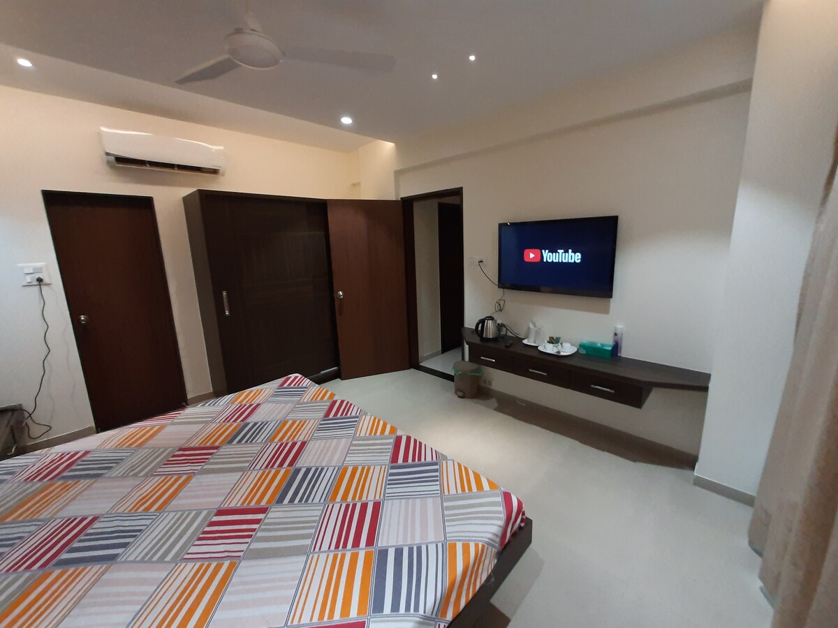 NARAYANI ， 2bhk ，靠近指定拉湖， mahalaxmi madir