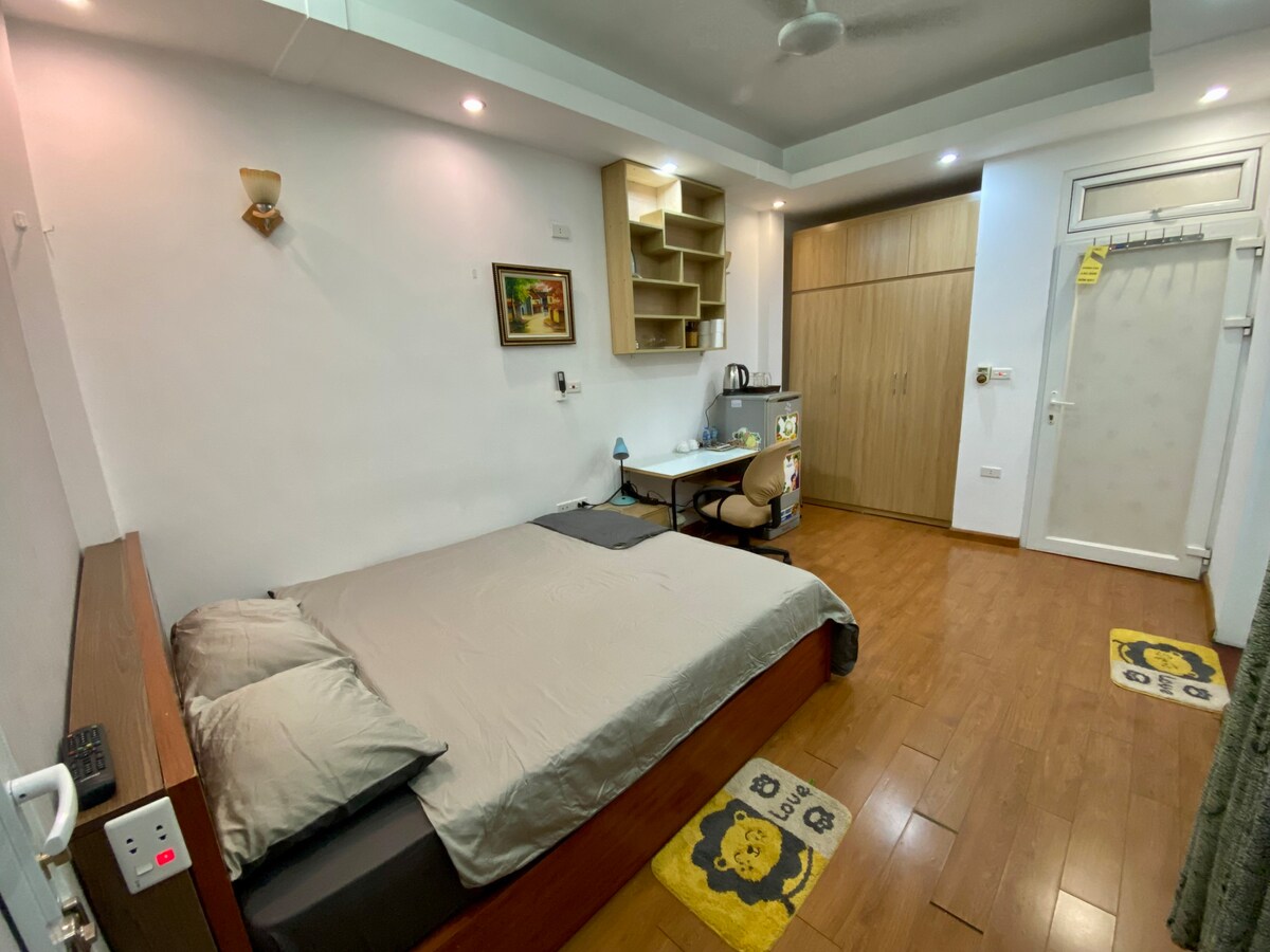 位于Ba Dinh市中心的25平方米家具齐全的单间公寓