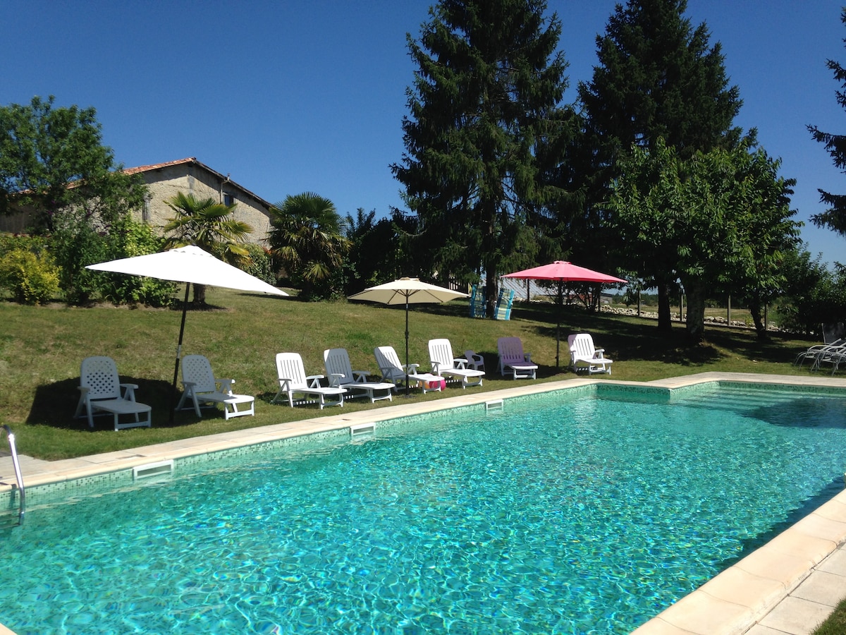 3* Gite for 6 - Private garden - Shared Pool